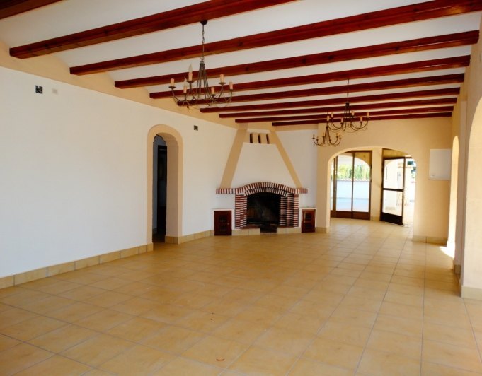 Geschäftshaus mit 4 Wohnungen zu verkaufen in Javea