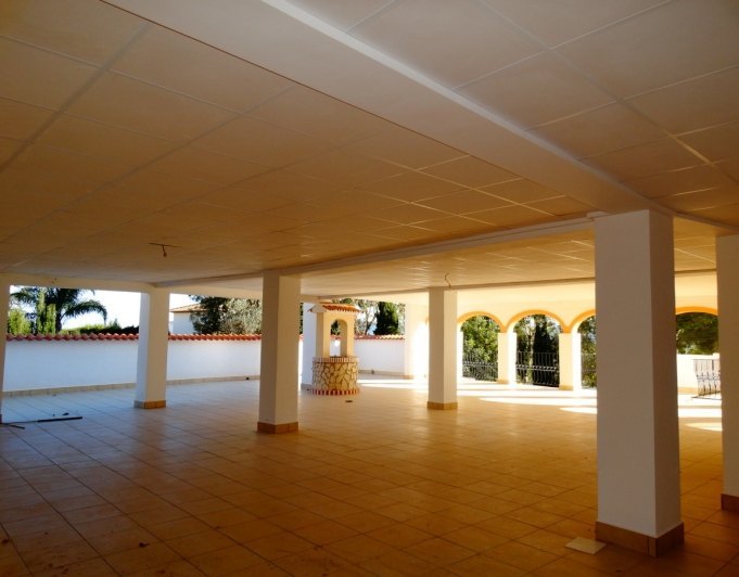 Geschäftshaus mit 4 Wohnungen zu verkaufen in Javea