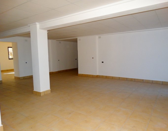 Geschäftshaus mit 4 Wohnungen zu verkaufen in Javea