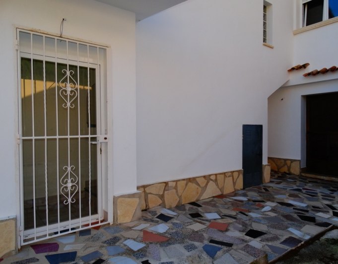 Geschäftshaus mit 4 Wohnungen zu verkaufen in Javea