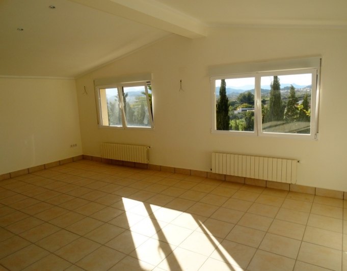 Geschäftshaus mit 4 Wohnungen zu verkaufen in Javea