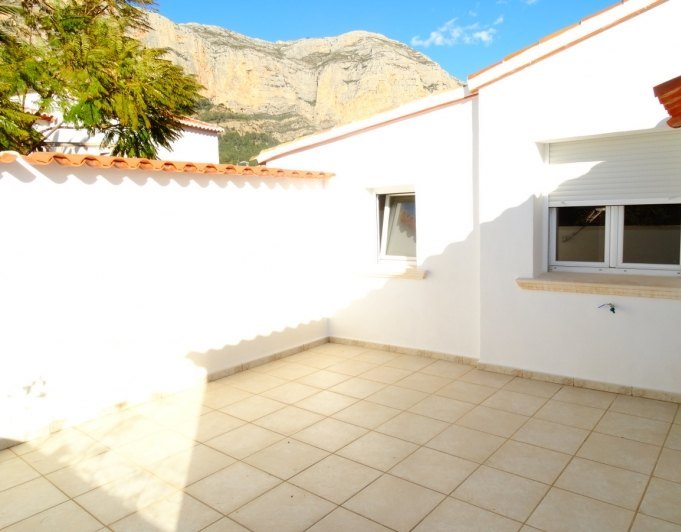 Geschäftshaus mit 4 Wohnungen zu verkaufen in Javea