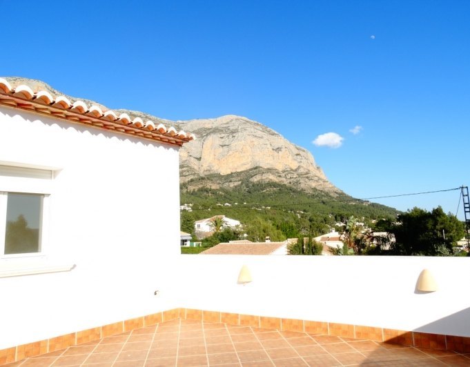 Geschäftshaus mit 4 Wohnungen zu verkaufen in Javea