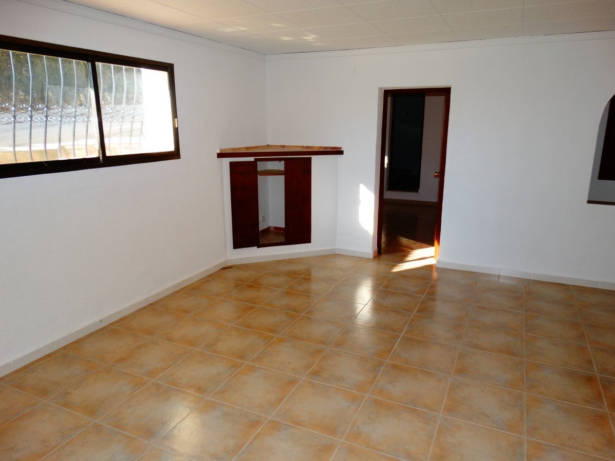 Geschäftshaus mit 4 Wohnungen zu verkaufen in Javea