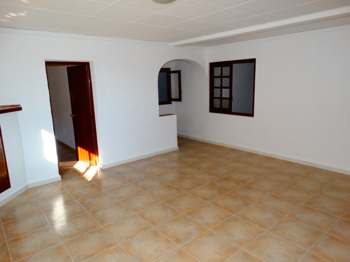 Geschäftshaus mit 4 Wohnungen zu verkaufen in Javea
