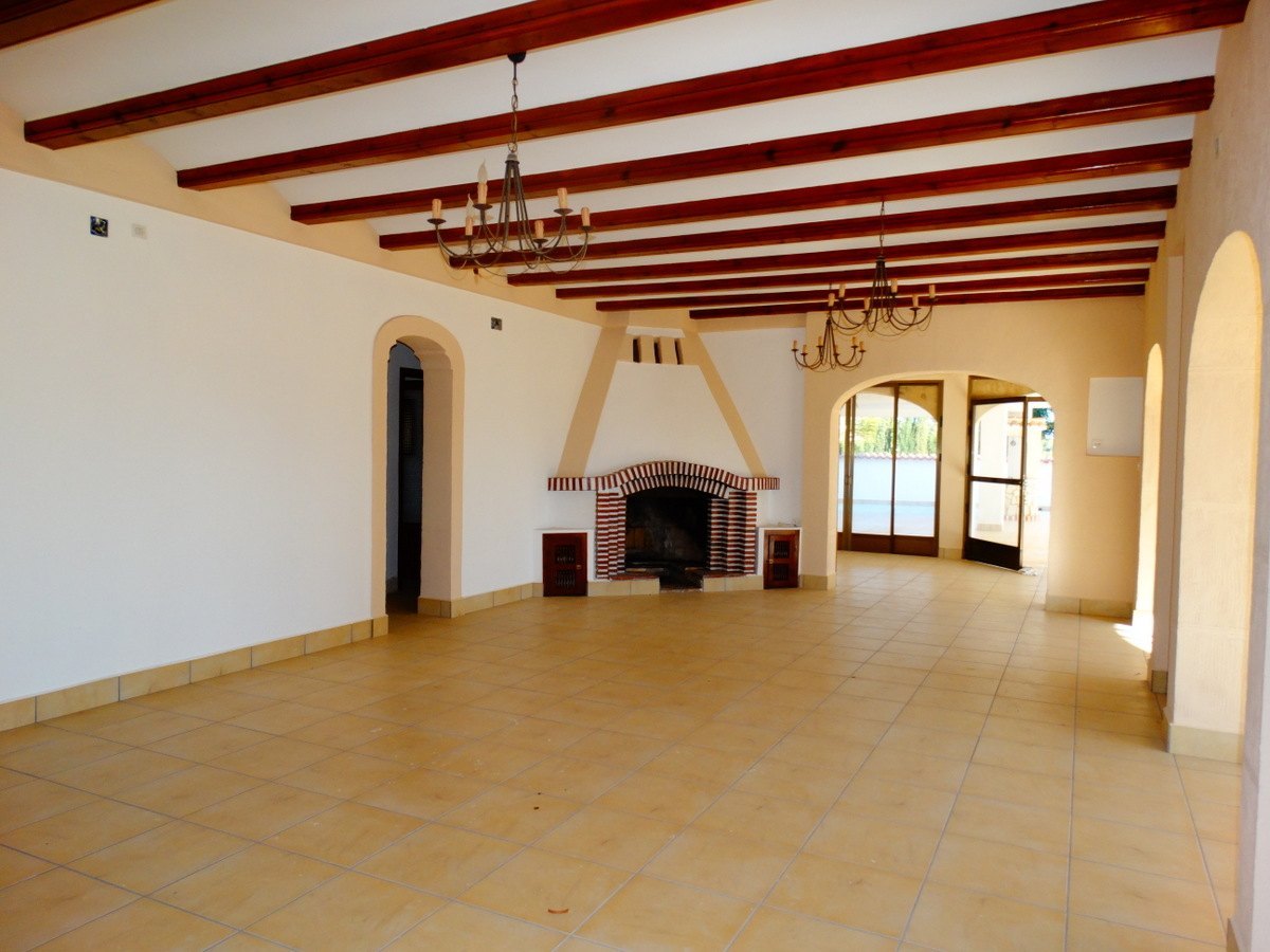 Geschäftshaus mit 4 Wohnungen zu verkaufen in Javea