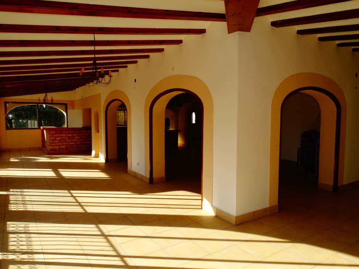 Geschäftshaus mit 4 Wohnungen zu verkaufen in Javea