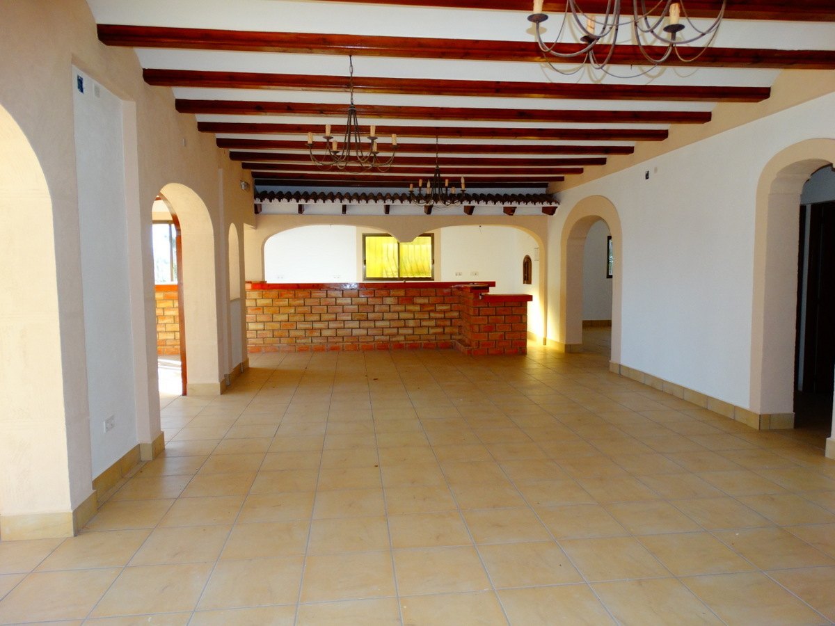 Geschäftshaus mit 4 Wohnungen zu verkaufen in Javea