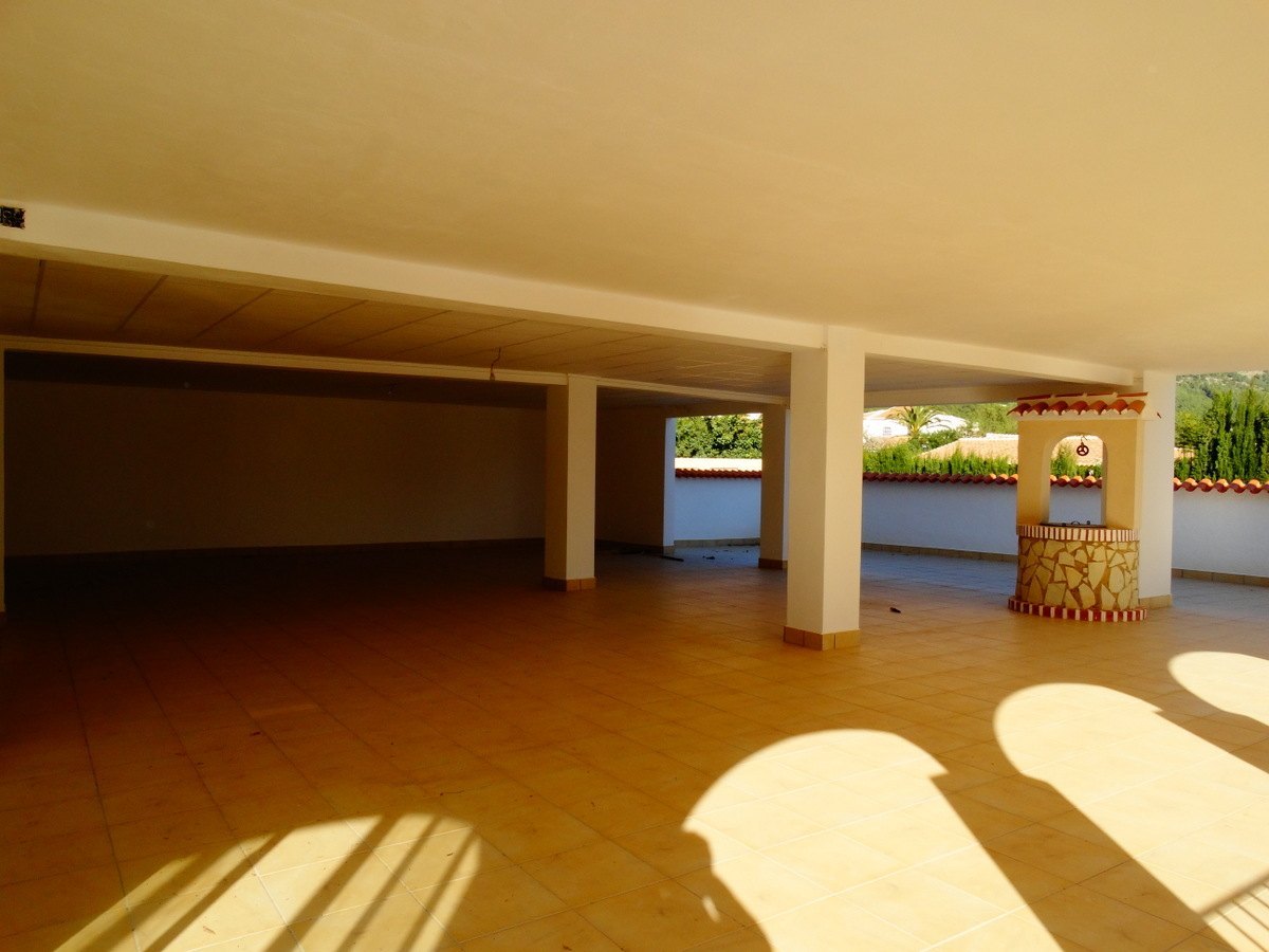 Geschäftshaus mit 4 Wohnungen zu verkaufen in Javea