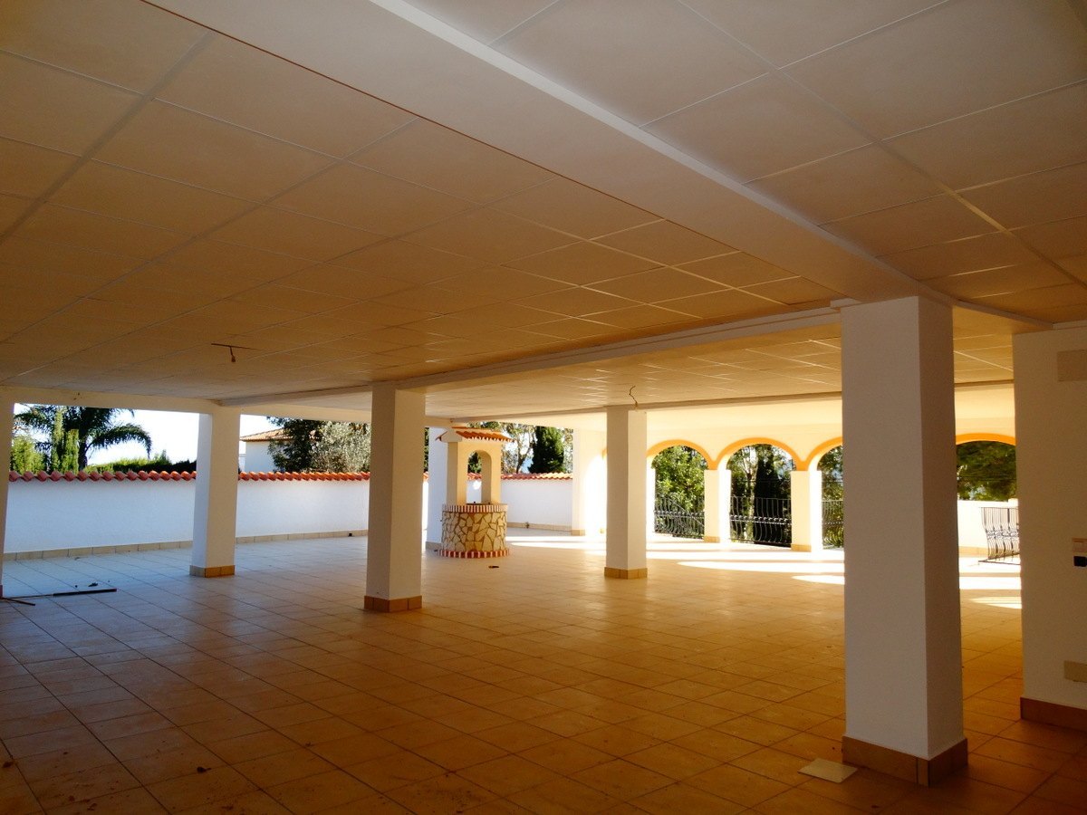 Geschäftshaus mit 4 Wohnungen zu verkaufen in Javea