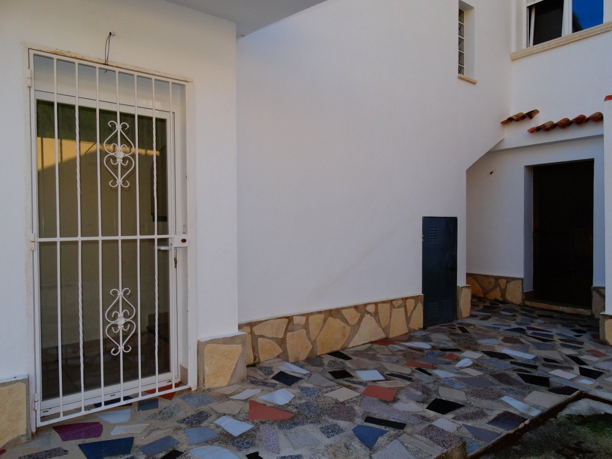Geschäftshaus mit 4 Wohnungen zu verkaufen in Javea