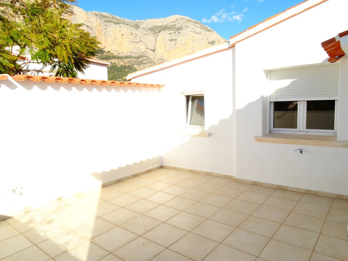 Geschäftshaus mit 4 Wohnungen zu verkaufen in Javea
