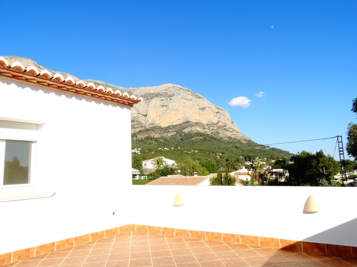 Geschäftshaus mit 4 Wohnungen zu verkaufen in Javea